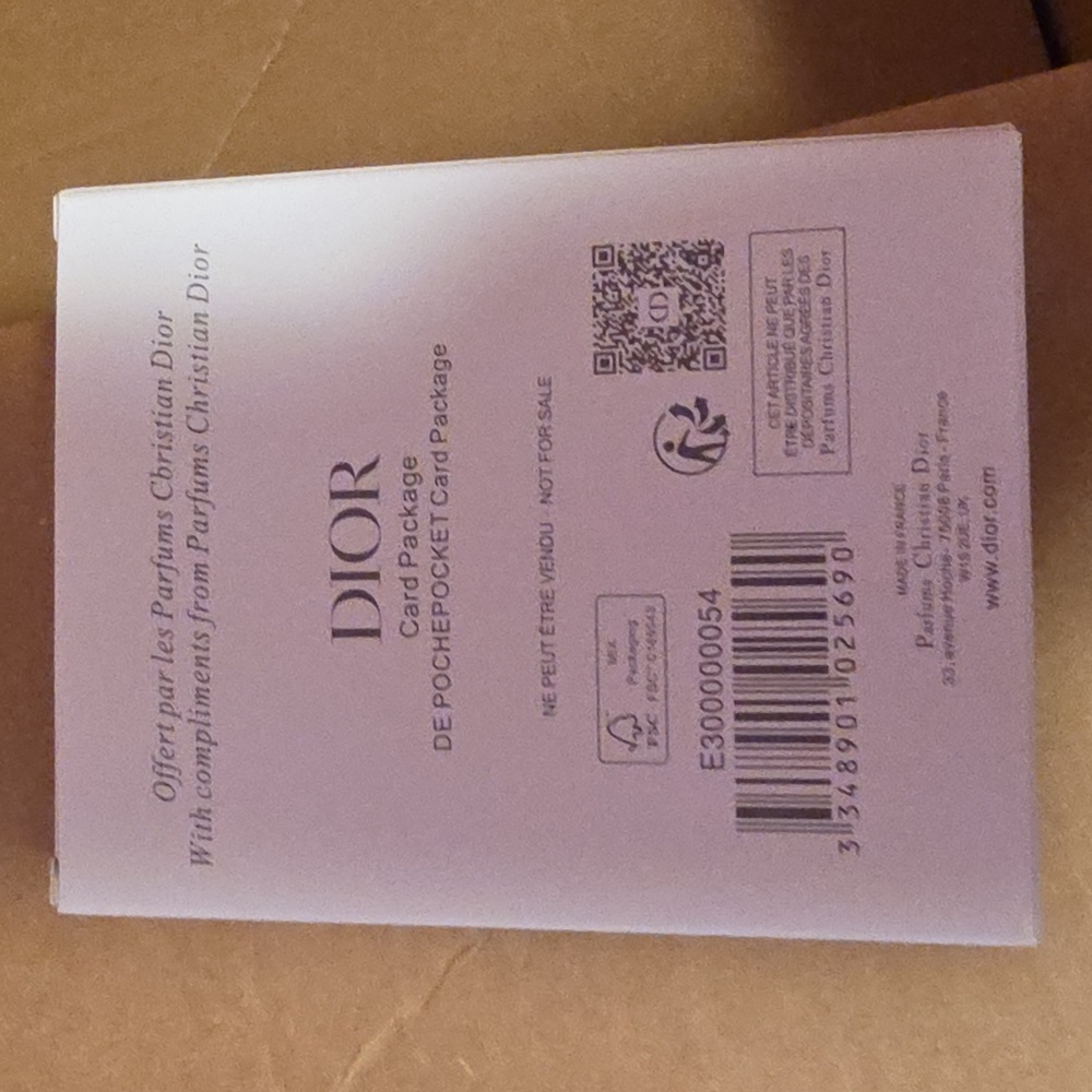 NWT DIOR Beauty Unisex CD Bifold Card Case! - Picture 4 of 4